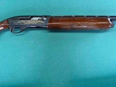 Remington 1100 Semi Automatic Shotgun Chambered in 12 Ga - Image 3 of 9