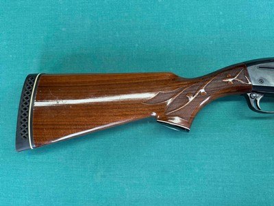 Remington 1100 Semi Automatic Shotgun Chambered in 12 Ga - Image 2 of 9