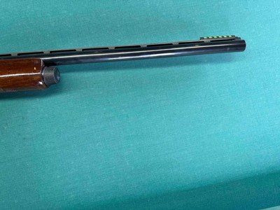 Remington 1100 Semi Automatic Shotgun Chambered in 12 Ga - Image 4 of 9