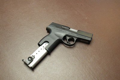 Smith andWesson SW9M 9mm 3.25 barrel black pistol - Image 1 of 5