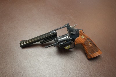 Smith & Wesson Model 29-10 44Mag with 6