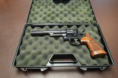 Smith & Wesson Model 29-10 44Mag with 6