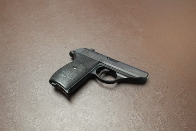 Sig 232 9mm Kurz .380 with factory case and manual. - Image 4 of 6