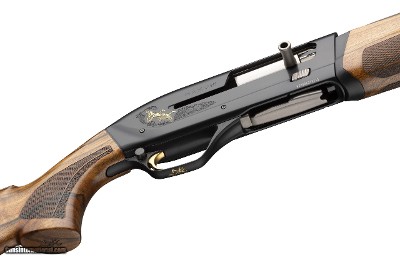 Browning Maxus II Black Gold 12 Gauge Semi-Auto 26