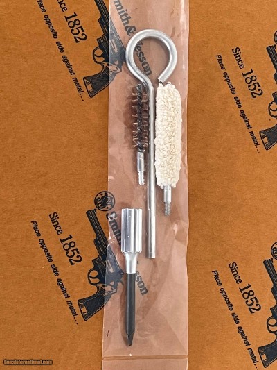 SMITH AND WESSON COLLECTOR GRADE 38 /357 CAL. FACTORY REVOLVER
CLEANING KIT