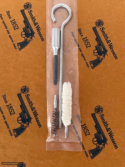 SMITH AND WESSON
COLLECTOR GRADE
38 / 357 FACTORY CLEANING KIT 6 INCH BARREL