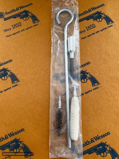 SMITH AND WESSON COLLECTOR GRADE 38/357 REVOLVER CLEANING KIT 8 INCH BARREL