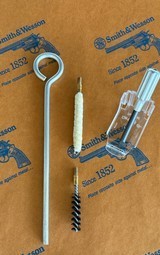 SMITH AND WESSON * VINTAGE FACTORY ORIGINAL * 22 CALIBER CLEANING KIT CIRCA 1964