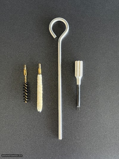 SMITH AND WESSON * VINTAGE FACTORY ORIGINAL * 22 CALIBER CLEANING KIT CIRCA 1964