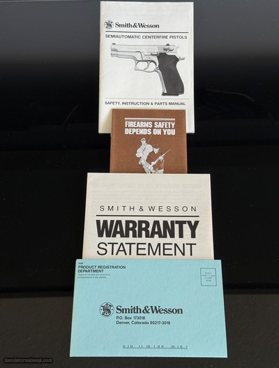 SMITH AND WESSON 5906 SEMI AUTOMATIC PISTOL MANUAL AND DOCUMENTATION FIRST YEAR OF PRODUCTION