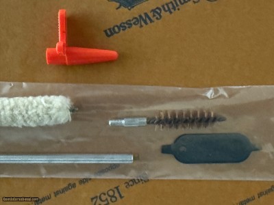 SMITH AND WESSON FACTORY 5906 SEMI AUTOMATIC
9MM CLEANING KIT / SIGHT ADJUSTMENT TOOL