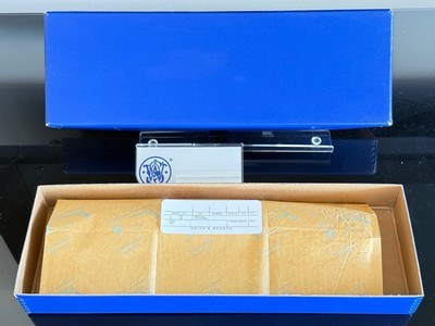 SMITH AND WESSON FACTORY VINTAGE
PRESENTATION FIREARM SHIPPING BOX CIRCA 1960-1970