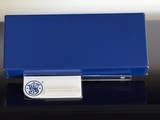 SMITH AND WESSON FACTORY VINTAGE
PRESENTATION FIREARM SHIPPING BOX CIRCA 1960-1970