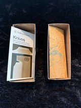 SMITH AND WESSON FACTORY BOX * WARRANTY * KNIVES BROCHURE
MODEL 6060 FOLDING HUNTER KNIFE CIRCA 1970'S - 4 of 11