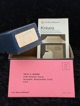 SMITH AND WESSON FACTORY BOX * WARRANTY * KNIVES BROCHURE
MODEL 6060 FOLDING HUNTER KNIFE CIRCA 1970'S