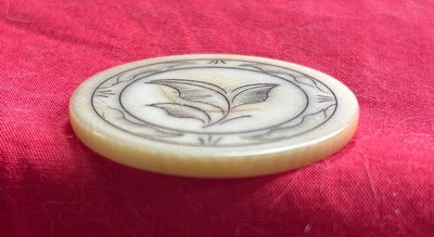 RARE!! Antique 1800's Old West Poker Chip w/ Hand Scrimshawed Floral Design - Image 3 of 3