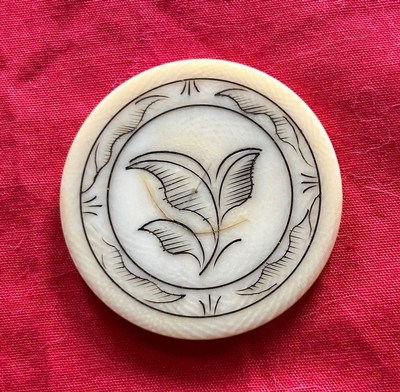 RARE!! Antique 1800's Old West Poker Chip w/ Hand Scrimshawed Floral Design - Image 2 of 3