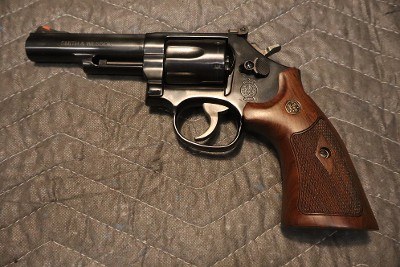 SMITH & WESSON 19-10