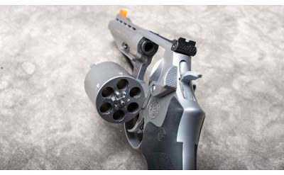 SMITH & WESSON ~ 686-6 PERFORMANCE CENTER ~ .357 MAGNUM - Image 5 of 6