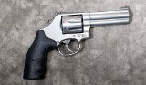 SMITH & WESSON ~ 686-6 PLUS ~ .357 MAGNUM - 1 of 3