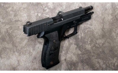 SIG SAUER ~ P220 ~ .45 AUTO - Image 3 of 4
