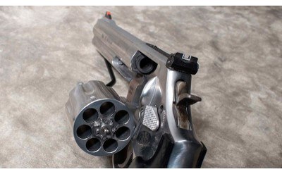 SMITH & WESSON ~ 686-6 ~ .357 MAGNUM - Image 3 of 6