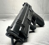 Springfield Armory XD-40 .40 S&W - 1 of 4