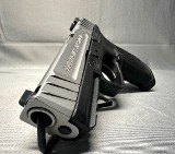 Smith & Wesson SD40 VE .40 S&W - 1 of 4