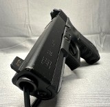 Glock 22 .40 S&W - 1 of 5