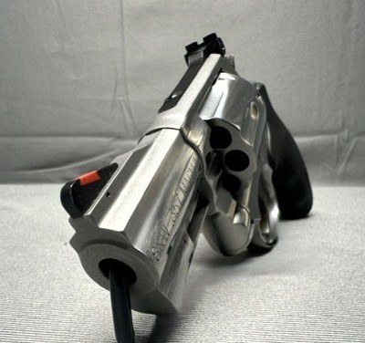 Smith & Wesson 686-6 .357 Mag - Image 1 of 5