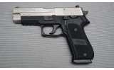 Sig Sauer ~ P220 ~ 45 Auto - 3 of 4