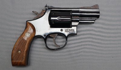 Smith & Wesson ~ 19-6 ~ .357 Mag