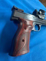 Smith & Wesson Model 41 Performance Center 22lr. Target Pistol - 8 of 15