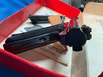 Ruger MK I , 22lr PISTOL Original Box and Manual - Image 7 of 7