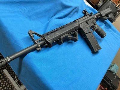 Springfield Armory Saint Rifle - Image 1 of 14