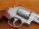 SMITH & WESSON Model 657-4 PC UDR Lew Horton Exclusive - 2 of 15