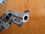 SMITH & WESSON Model 657-4 PC UDR Lew Horton Exclusive - 12 of 15