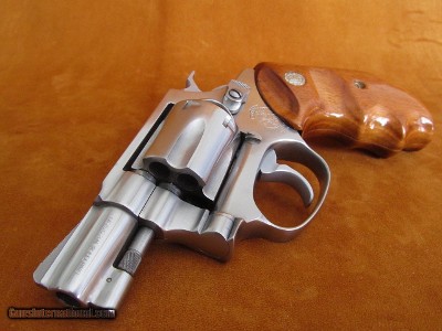 Smith & Wesson Model 631 32 H&R Magnum 1 of 190 complete with box...accessories
