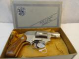 Scarce Smith & Wesson Model 38 Bodyguard Airweight in Nickel with box - 1 of 11