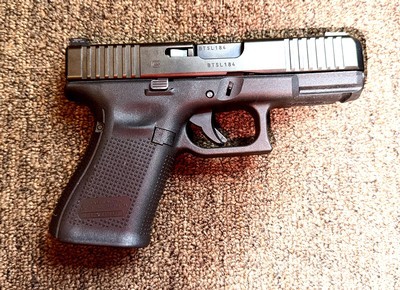 Glock 19 Gen 5 9mm NEW – Trijicon Night Sights – 3 OEM Magazines – Extras