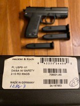 H&K USP9 V1 9mm with Extras - 5 of 7
