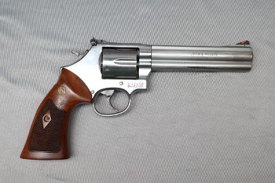 Smith & Wesson ~ 686-6 ~ .357 Magnum