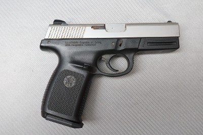 Smith & Wesson ~ SW9VE ~ 9mm Luger
