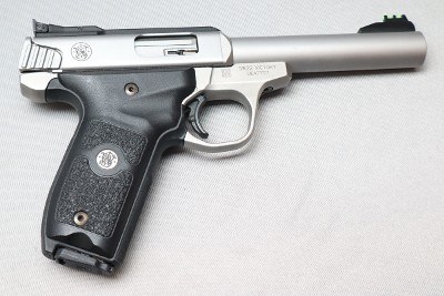 Smith & Wesson ~ SW22 Victory ~ .22 Long Rifle