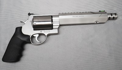 Smith & Wesson ~ Performance Center 460 ~ .460 S&W Magnum