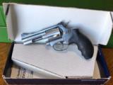 Smith-Wesson 60-4
3" Chiefs Special Target - 1 of 9