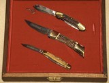 Browning Centennial Set - Complete: Continental Set, Model 92 SRC, High Power pistol, Mountain Rifle, 3 Folding knives - Image 15 of 15