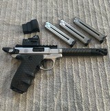 Smith & Wesson SW22 Victory 22 performance center carbon fiber