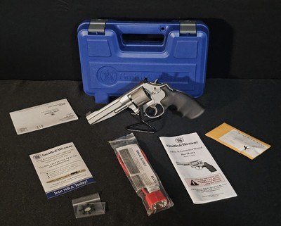 Smith & Wesson 986 9 MM Revolver