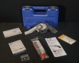Smith & Wesson 986 9 MM Revolver - 1 of 9